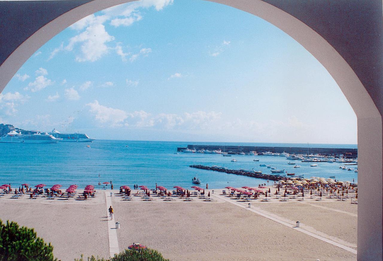 Villa Athena Giardini Naxos Exterior foto
